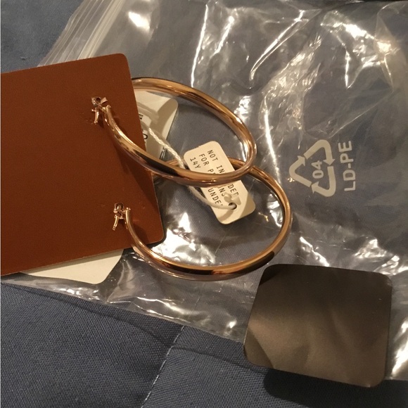 NWOT Toscana Italian 18k Gold Plated Large Hoop Earrings In Box - Picture 4 of 9